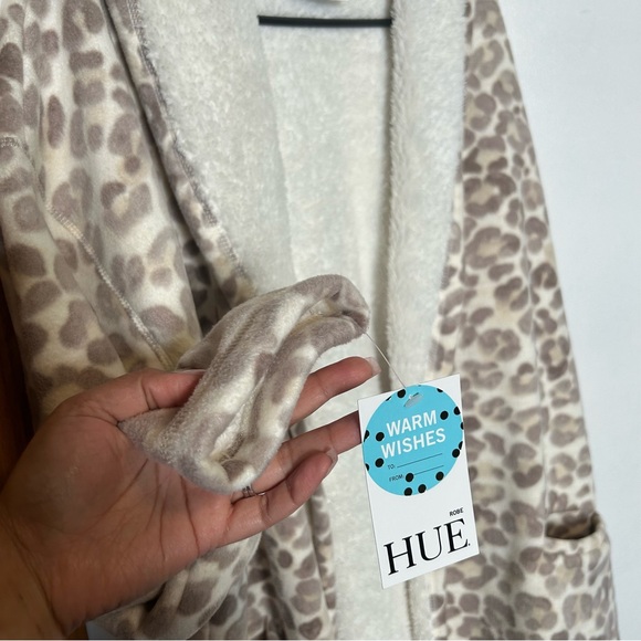 HUE Cream and Brown robe Cozy Fleece cover up - Picture 3 of 16